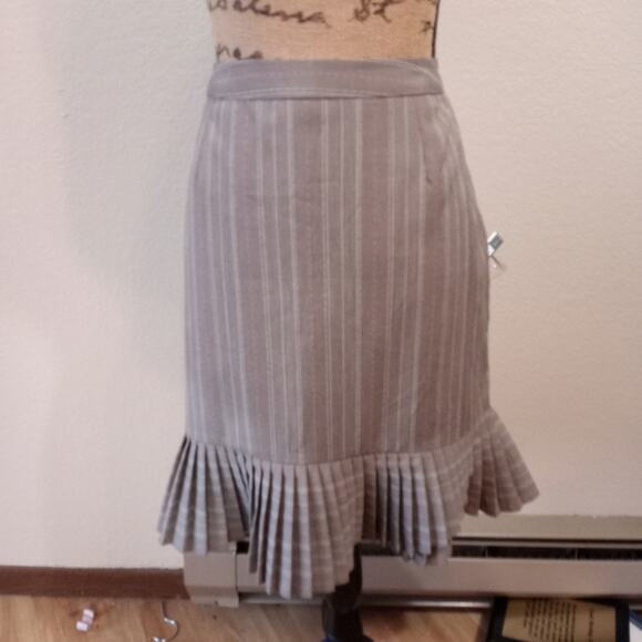 Versailles Beige Knee Length Pinstripe Skirt Flirty Hemline 10 - Picture 3 of 11